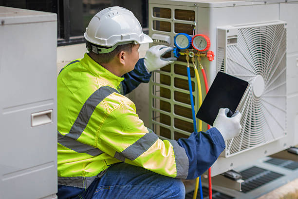 Professional Hvac Installation technician working in Lehigh Acres, FL